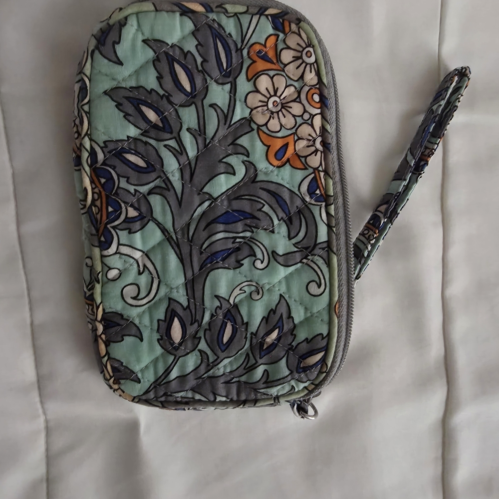 Quilted Floral Wristlet Wallet in Mint and Navy